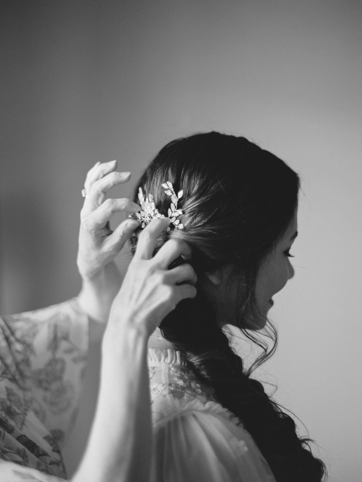 Learn how to Determine If You Ought to Put on Your Hair Up or Down on the Marriage ceremony Day?