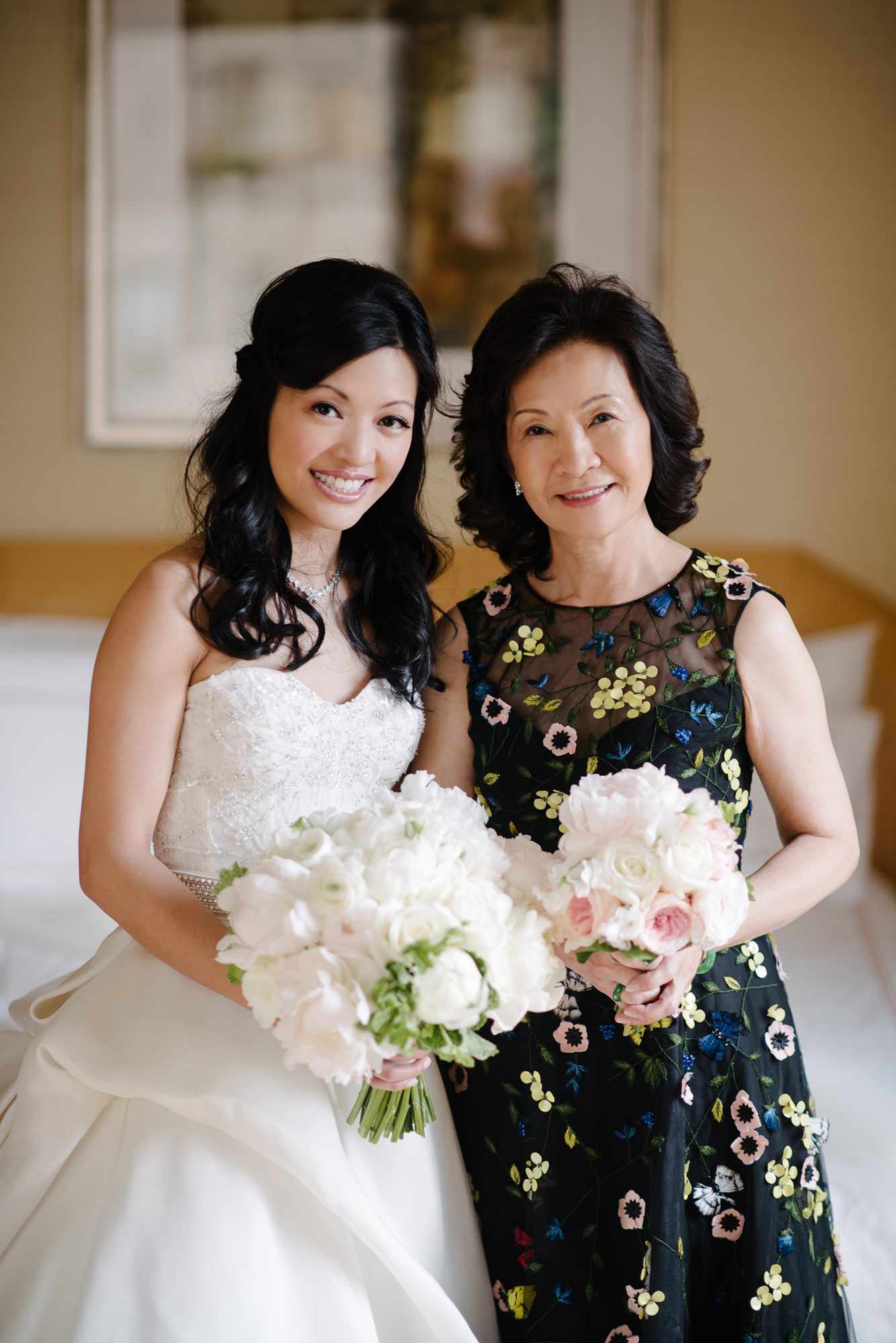 Can the Mom of the Bride (or Groom) Put on Black to the Wedding ceremony?